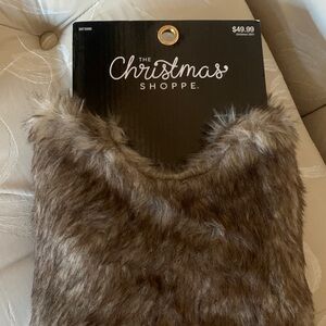 NEW Faux Fur Christmas Tree Skirt